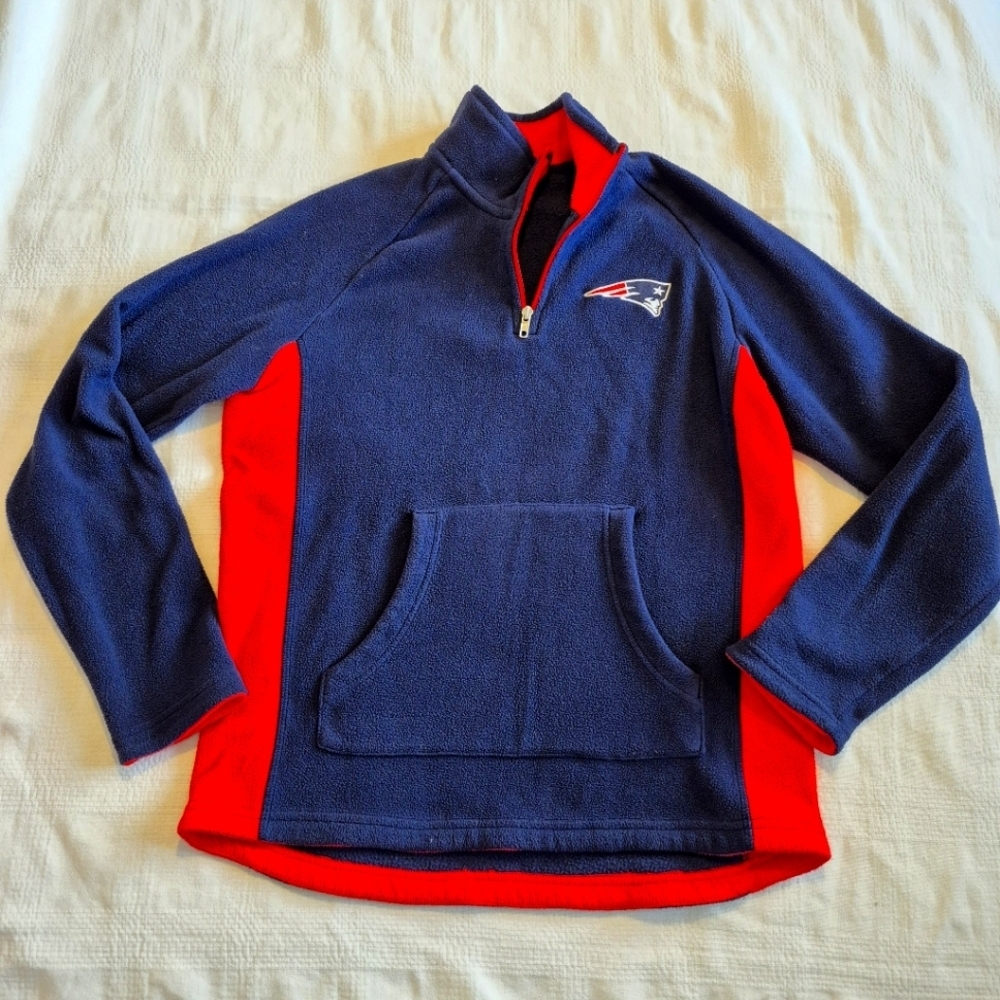 Team Apparel boys size Large Patriots fleece pullover sweater, GUC